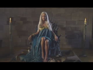 blond daineires gave herself on the iron throne)